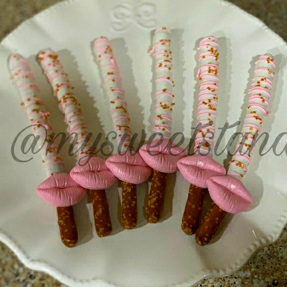 Silicone Mold Kissable Lips💋 - Picture 11 of 16